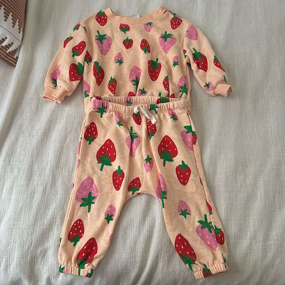 Old navy strawberry set